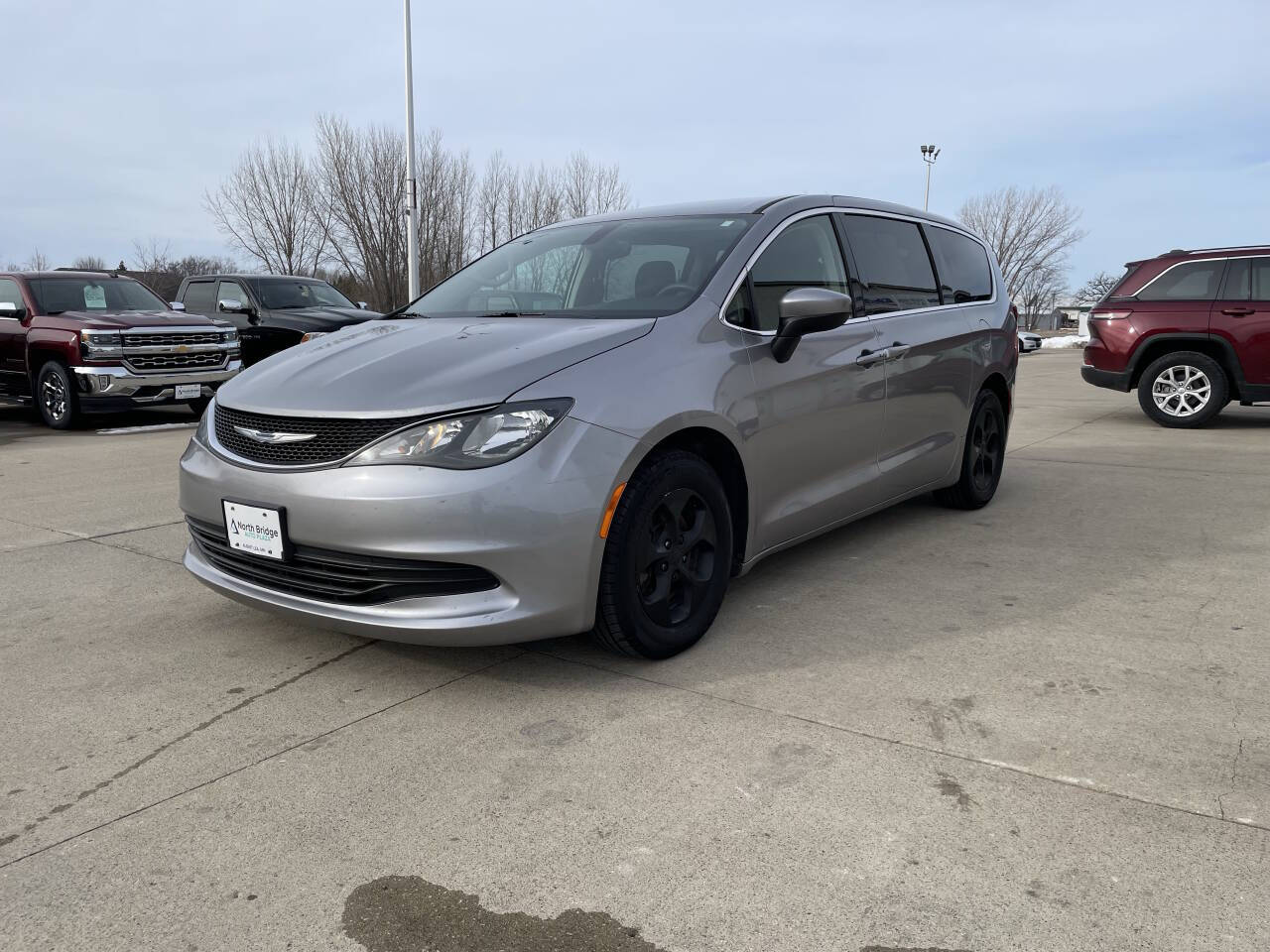 2017 Chrysler Pacifica LX photo 2