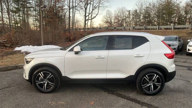 2025 Volvo XC40 B5 Core Bright Theme
