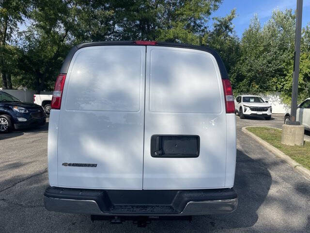 2025 Chevrolet Express 2500