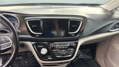 2017 Chrysler Pacifica Touring-L