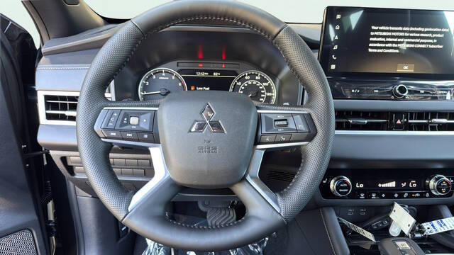 2026 Mitsubishi Outlander LE
