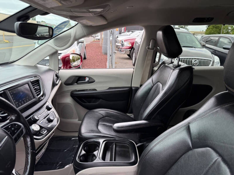 2020 Chrysler Pacifica Touring L