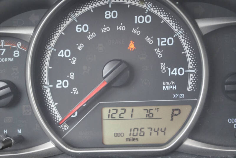 2017 Toyota Yaris 5-Door LE