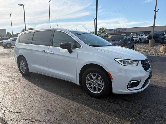 2025 Chrysler Pacifica Select
