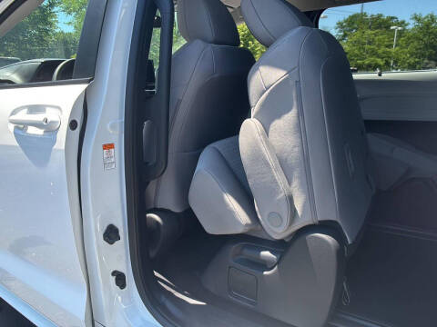 2026 Toyota Sienna LE 8-Passenger
