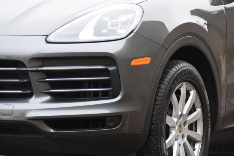 2023 Porsche Cayenne null photo 10