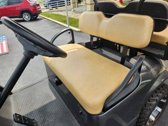 2018 E-Z-GO TXT