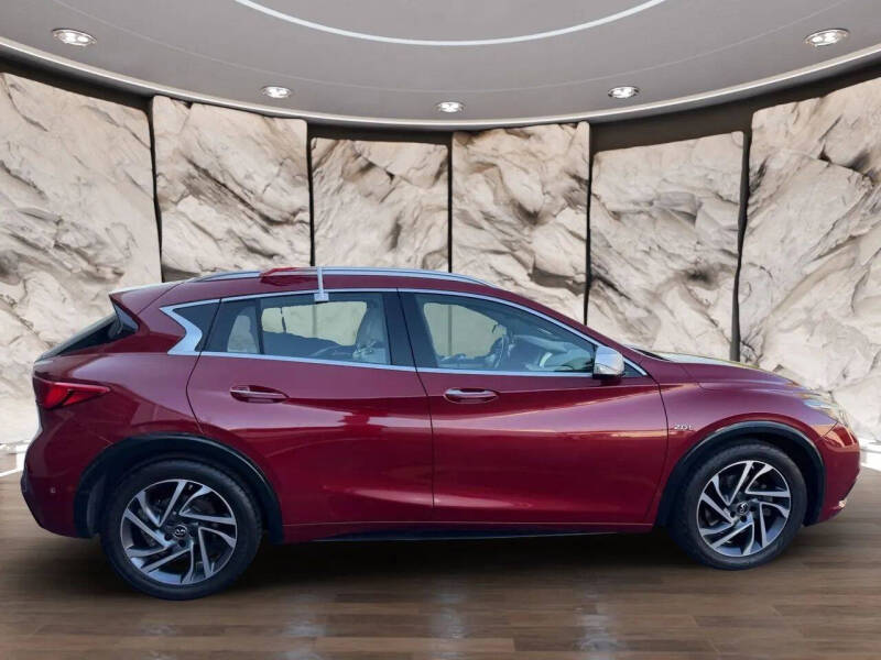 2017 Infiniti QX30 Premium