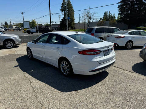 2017 Ford Fusion SE