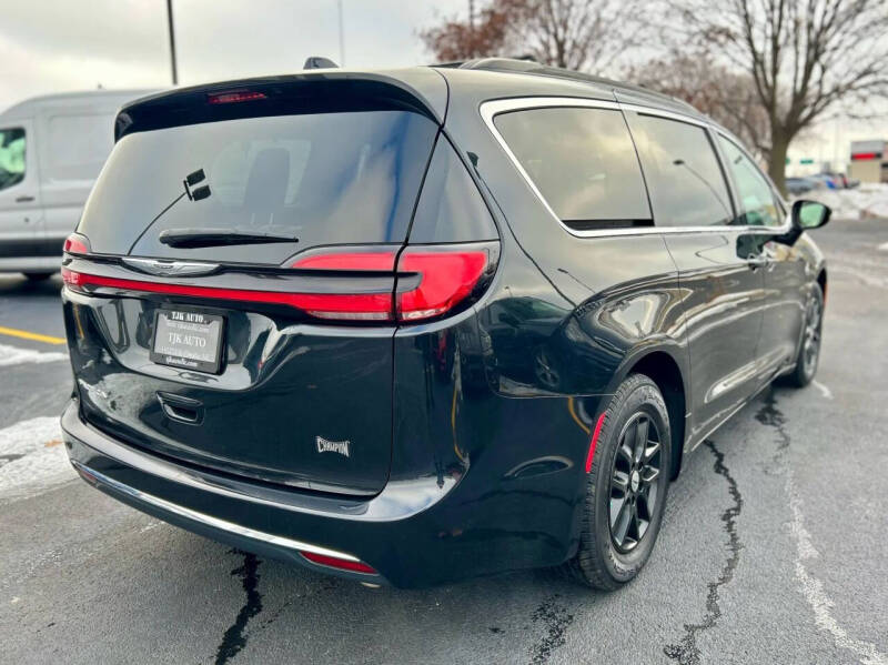 2022 Chrysler Pacifica Touring L