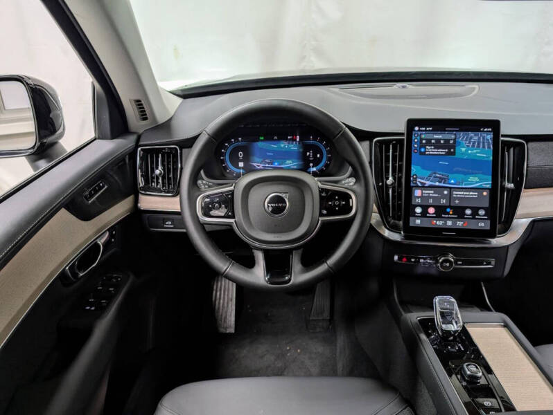 2025 Volvo XC90 B5 Plus Bright Theme 7P