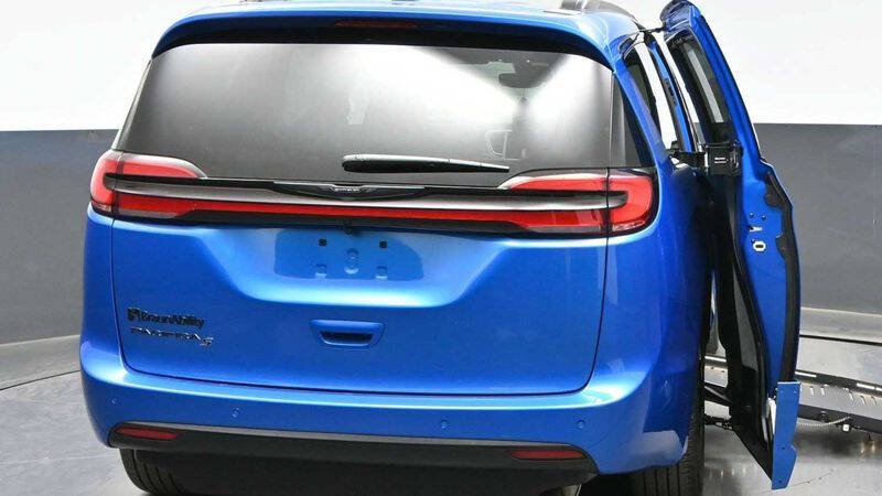 2026 Chrysler Pacifica Select