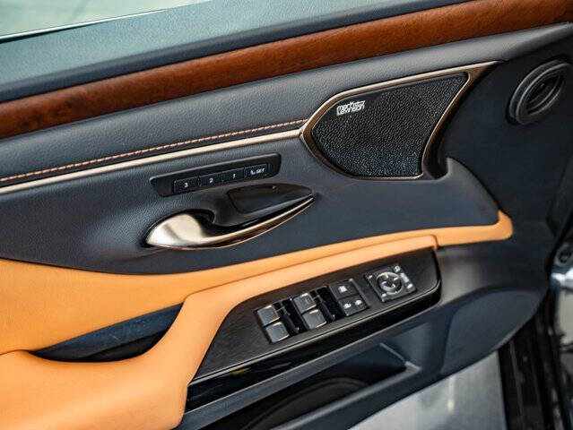 2025 Lexus ES 300h Luxury