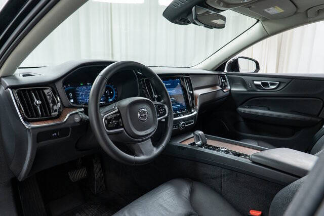 2024 Volvo V60 Cross Country B5 Plus