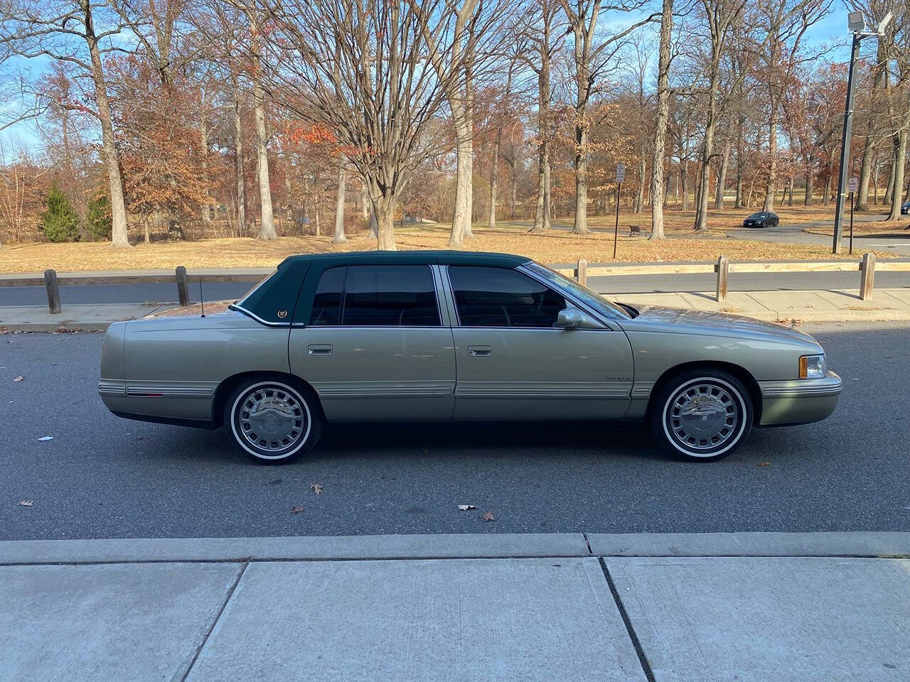 1997 Cadillac DeVille for sale at Vintage Motors USA in Roselle, NJ