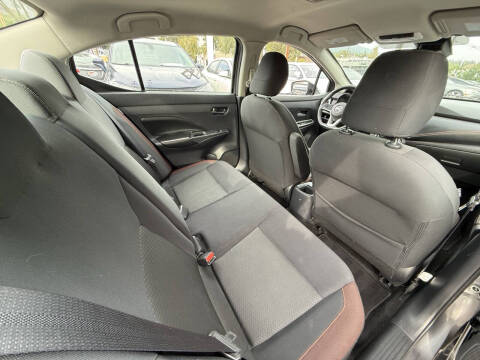 2020 Nissan Versa SR