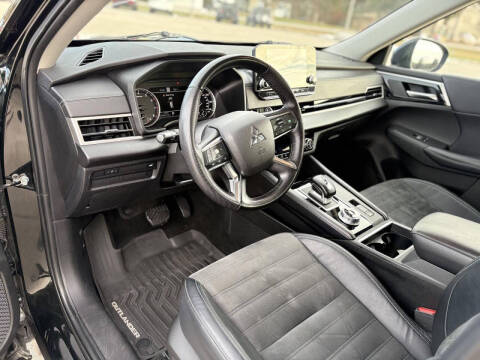 2023 Mitsubishi Outlander SE