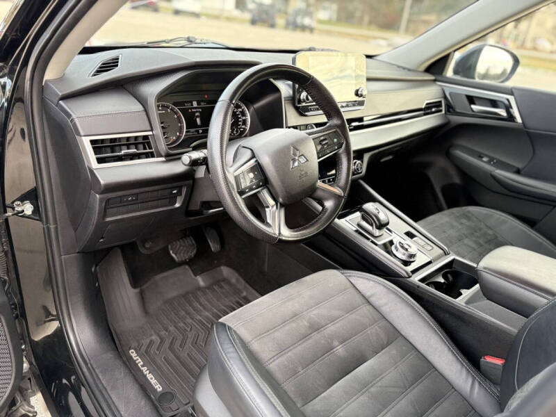 2023 Mitsubishi Outlander SE