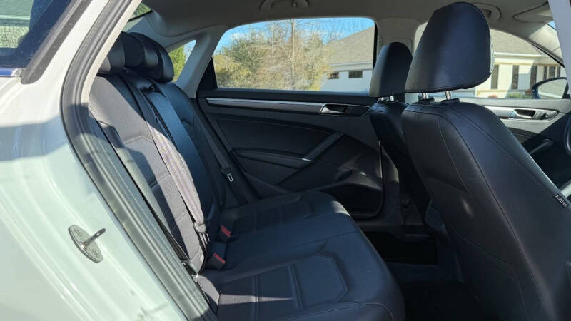 2017 Volkswagen Passat 1.8T R-Line