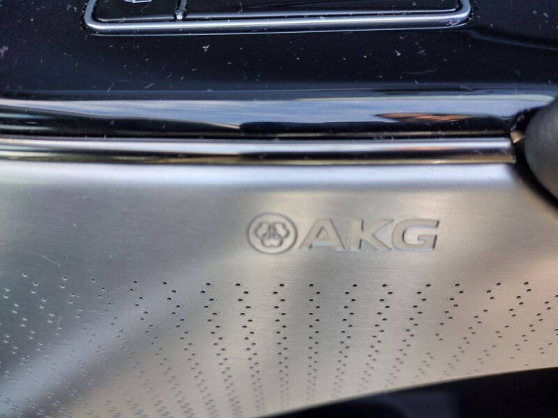 2025 Cadillac LYRIQ Luxury 3