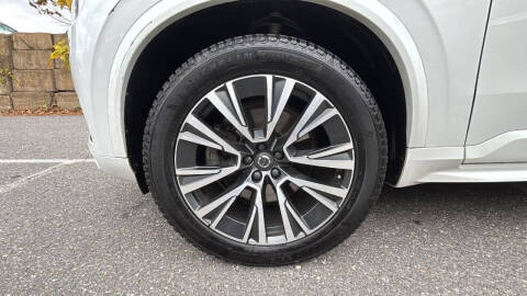 2020 Volvo XC90 T6 Momentum 6-Passenger