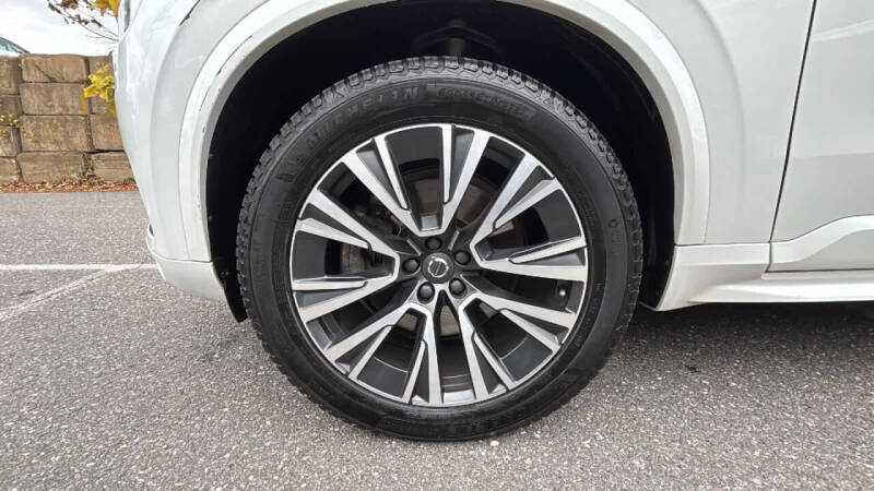 2020 Volvo XC90 T6 Momentum 6-Passenger