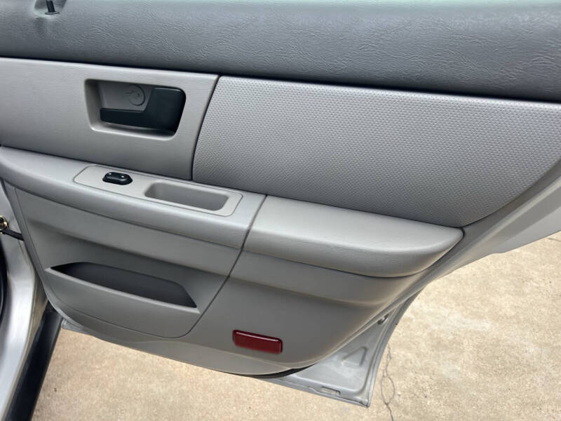2006 Ford Taurus SE