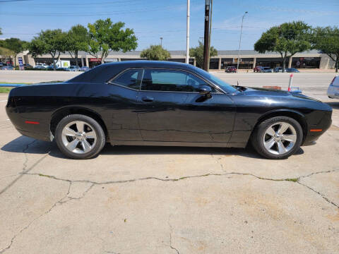 2017 Dodge Challenger SXT Plus