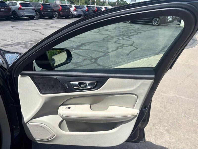 2023 Volvo S60 B5 Plus Dark Theme
