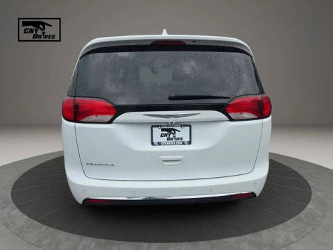 2017 Chrysler Pacifica Touring-L Plus