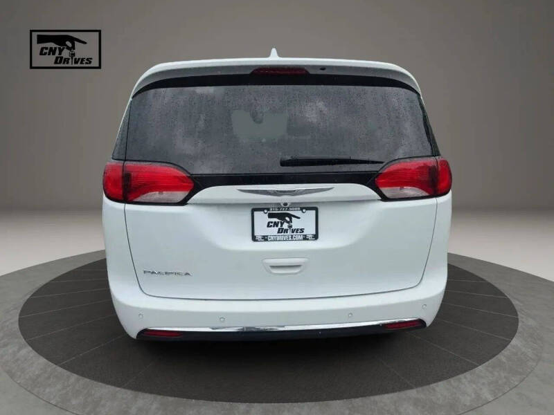 2017 Chrysler Pacifica Touring-L Plus