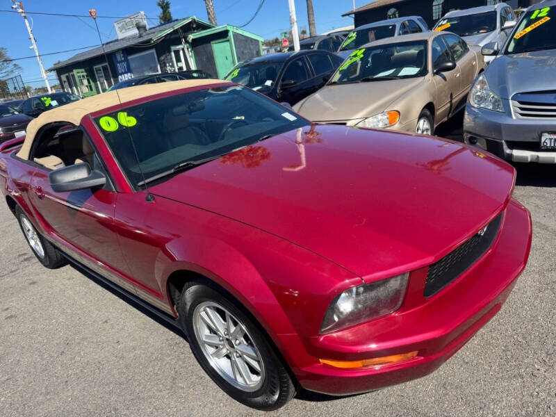 2006 Ford Mustang V6 Standard