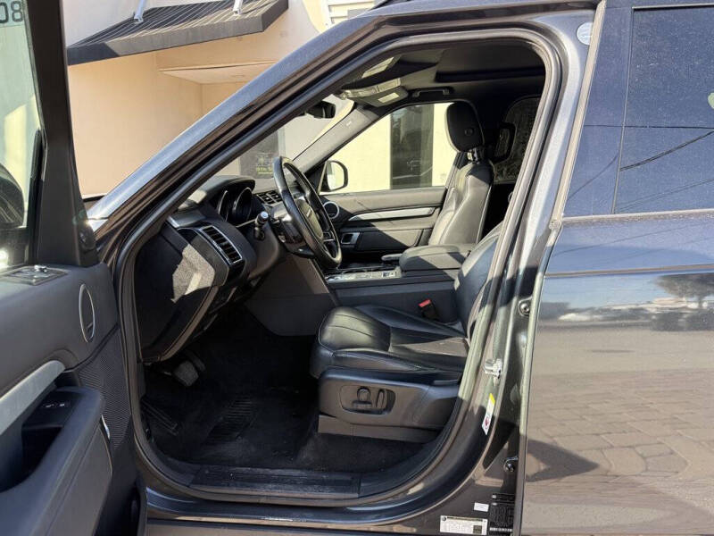 2020 Land Rover Discovery Landmark Edition