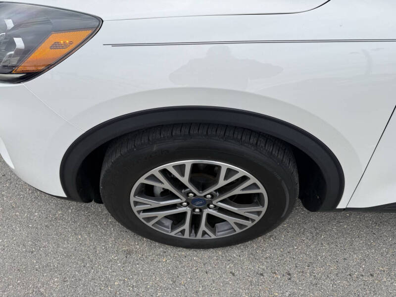 2020 Ford Escape SEL