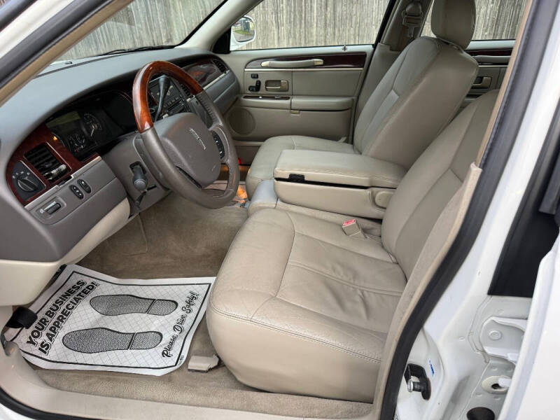 2008 Lincoln Town Car Signature Limited