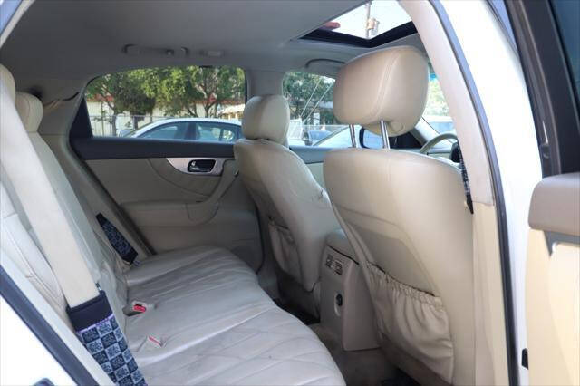 2010 Infiniti FX35  - $9,697