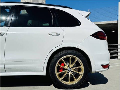 2013 Porsche Cayenne GTS