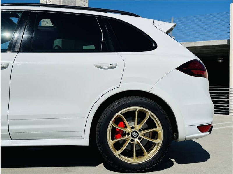2013 Porsche Cayenne GTS