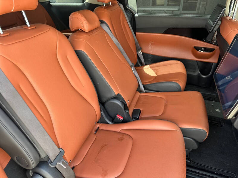 2024 Kia Carnival SX