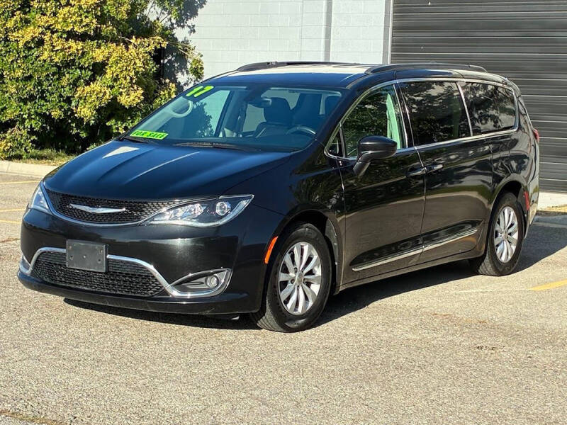 2017 Chrysler Pacifica Touring-L