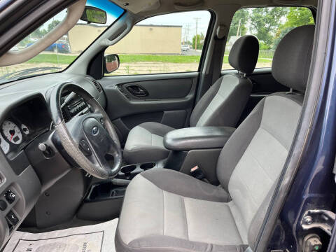 2003 Ford Escape XLS Popular