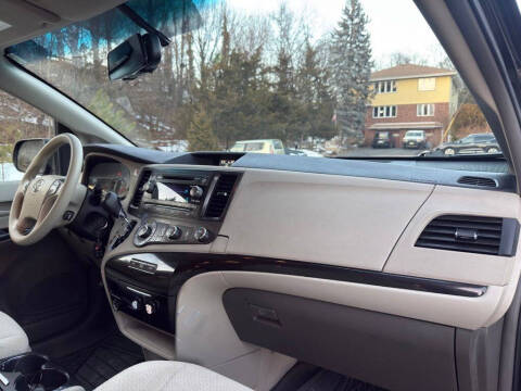 2012 Toyota Sienna