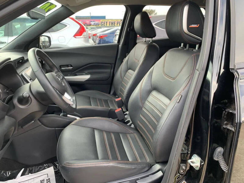 2020 Nissan Kicks SR