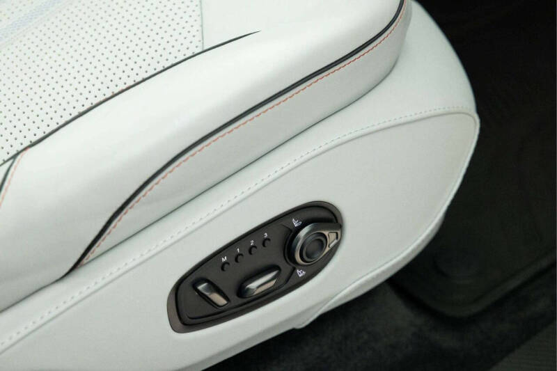 2025 Aston Martin DBX 707