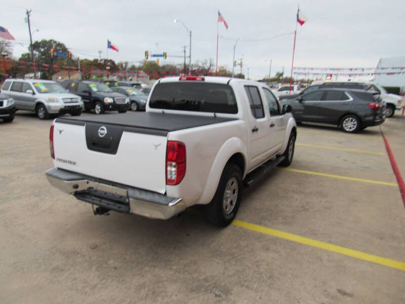 2012 Nissan Frontier S photo 3