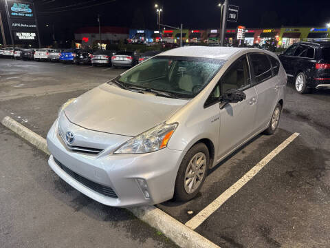 2014 Toyota Prius v Three