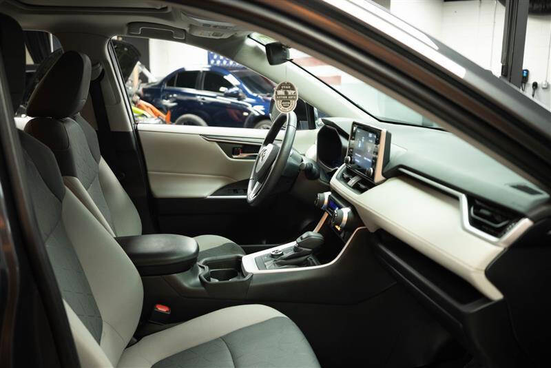 2020 Toyota RAV4 Hybrid XLE