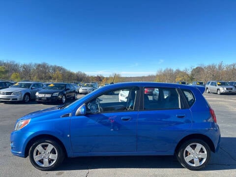 2009 Pontiac G3 for sale at CARS PLUS CREDIT in Independence MO