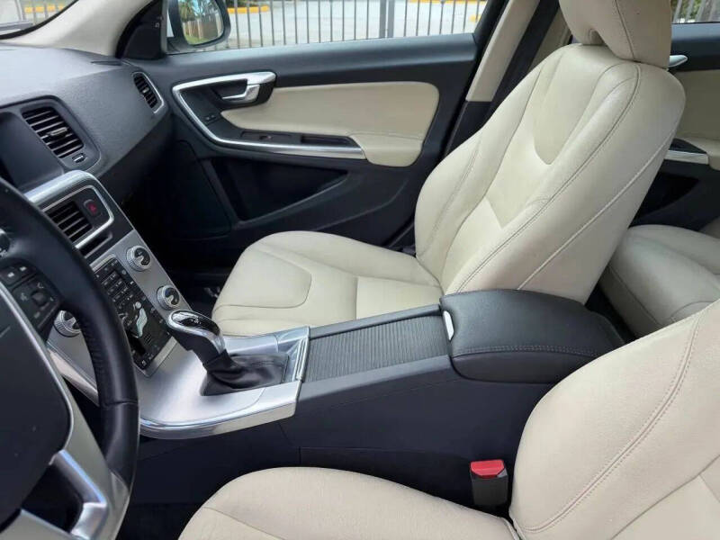 2017 Volvo V60 T5 Premier