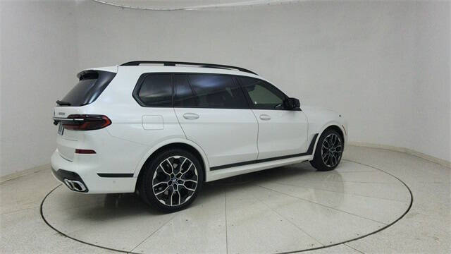 2025 BMW X7 M60i